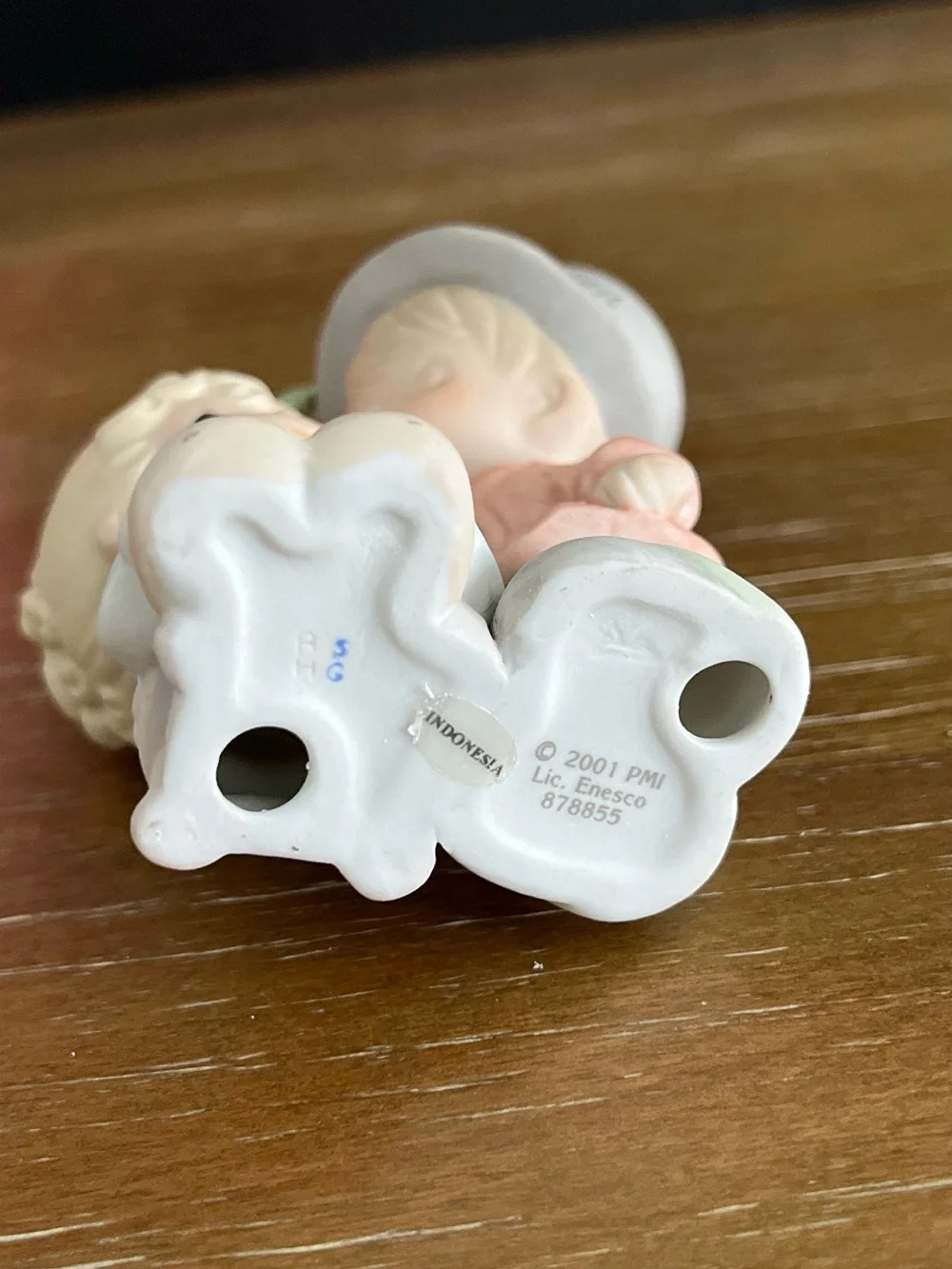 PRECIOUS MOMENT FIGURINE - OUR FIRST CHRISTMAS TOGETHER   ORNAMENT --- 878855